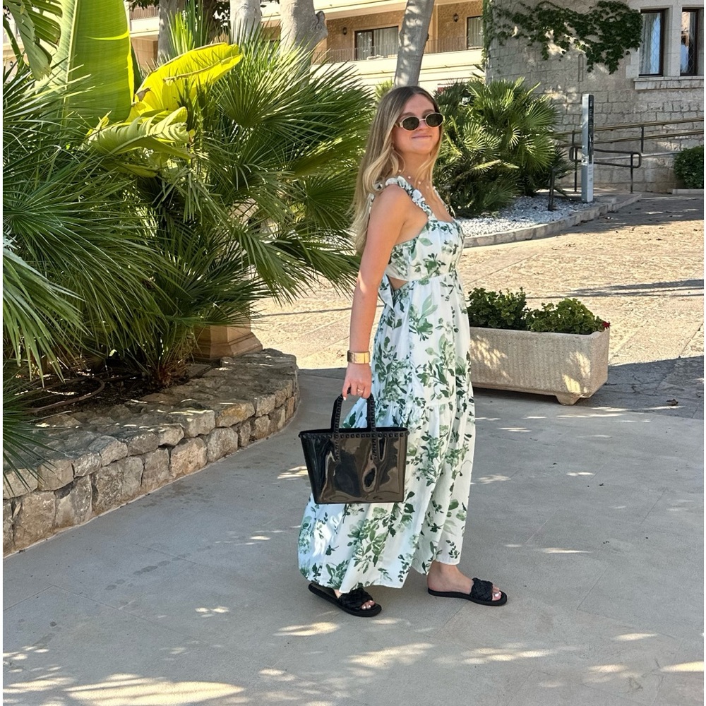 Abercrombie & Fitch Bow Back Poplin Maxi Dress White/ Green
Floral Pattern